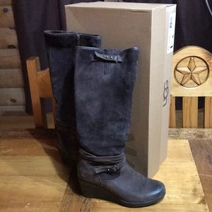 Size 6 Brown Tall Ugg Lesley Boots